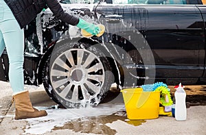 Čistenie kolo auto umyť špongia 
