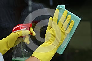 Cleaning windows photo