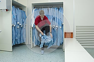 Cleanroom clothing