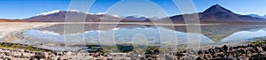 Clear altiplano laguna panoramic in sud Lipez reserva, Bolivia