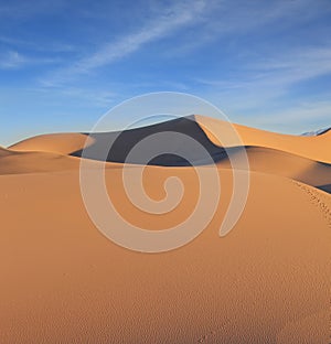 Clear graphical form sand dunes