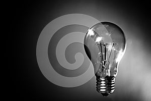 Clear incandescent light bulb