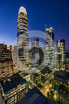 Clear sky just after sunset with the Salesforce tower standing on the left