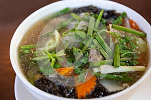 Clear soup with seaweed and minced pork