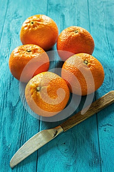 Clementines and knife