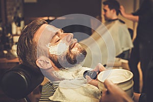 Zákazník počas fúzy holenie 