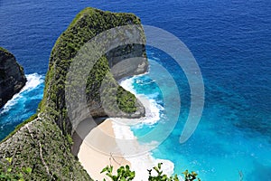 The cliff and the beach - Kelingking Beach photo