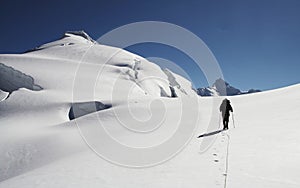 The climb on the Ishinca peak