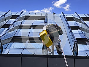 Climber wash glass facade