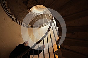 Climbing spiral staircase