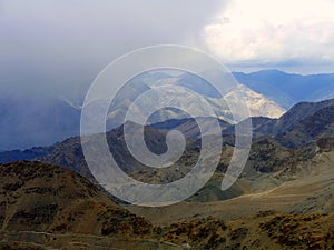 Climbing up to the Khardungla pass, Himalayan mountains, Jammu and Kashmir, Ladakh, India