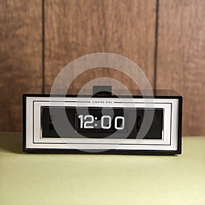 Clock set for 12:00.