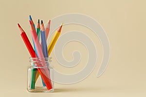 A clockwise standing pencils in jar
