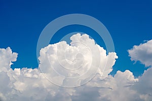 Cloe-up photo of a blue sky with white clouds