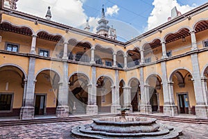 Monasterio iglesia en México 