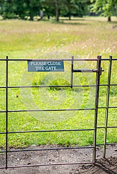 Close the gate sign on thin gate