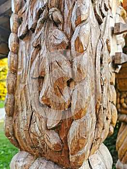 Close image of wooden pillar sculpture