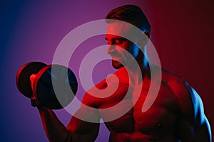 Close photo of a muscular man who is doing bicep curls under blue and red lights