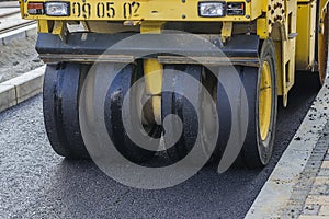 Close of pneumatic tyred roller compacting asphalt