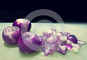 A chopped onions and full onions photo