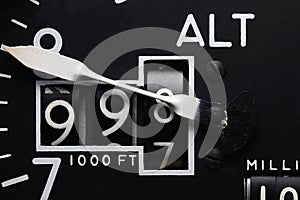 Analogue aviation altimeter