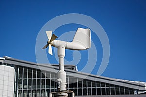 Close up of the anemometer on top of the pole