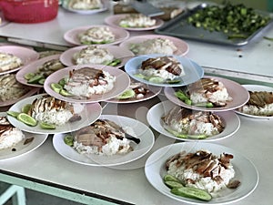 Close up arrange for serve of Hainanese chicken rice
