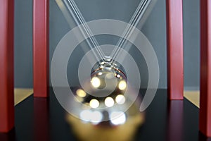 Close up 5 Balls Pendulum, chrome Newton`s cradle