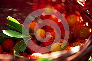 Close-up a basket full of wild strawberries