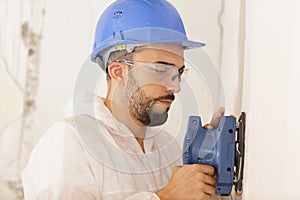 close up builder working with grinding tool