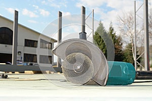 Close-up circular abrasive cutoff saw