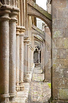 Close-up of a cloister in CloÃ®tre de la cathÃ©drale, TrÃ©guier