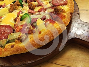 Close up delicious pizza Serve hot wooden pan