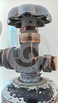 Close-up detail of the medical oxygen (O2) pressure regulating valve