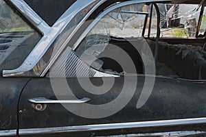 close up of a door buckle of an old rusty car with broken window