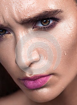 Close up glamour beauty woman portrait. Fashion wet shiny skin, with drops gloss lips make-up and pink eyebrows