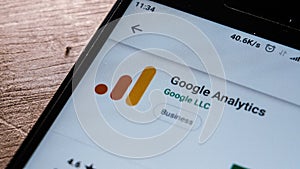 close up Google Analytics app in play store
