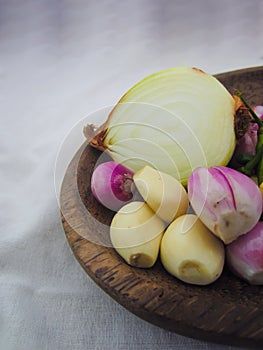 close up group of onion, garlic, and red onion