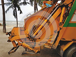 Hydraulic Mechanism Cylinders and Linkages of Garbage Truck