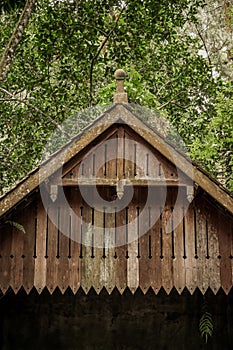 Close-up of an Indisch house as seen from the front with a natural background photo