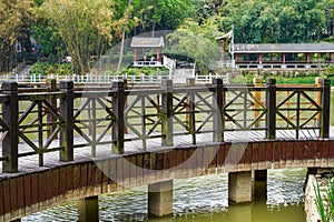 Close-up of nine curved corridor walks and railings that shuttle in the park