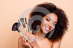 Close up photo beautiful she her dark skin model lady brunette wavy hairdo aesthetic look toothy mouth make maquillage