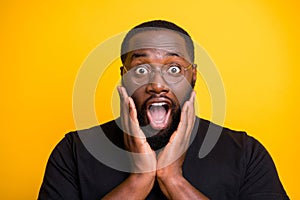 Close up photo of crazy screaming stupor black man in t-shirt expressing astonishment on face isolated bright color