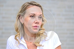 Close up portrait of an blonde woman looking friendly to the side