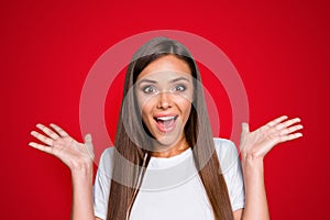 Close up portrait of brown-haired gorgeous glamorous nice amazed surprised young lady over grey background, showing