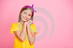 Close-up portrait of her she nice attractive lovely winsome cheerful cheery delighted pre-teen girl wearing yellow t