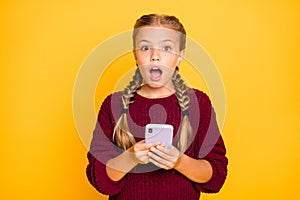 Close-up portrait of her she nice attractive lovely wondered astonished stunned pre-teen girl using cell media reaction