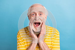 Close-up portrait of nice amazed cheerful gray-haired man good news reaction isolated over bright blue color background