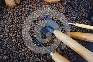 Close-up roasted coffee beans image.