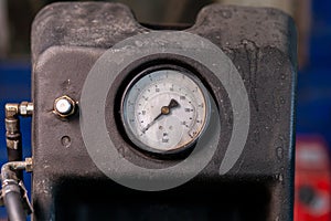 Close-up sensor for measuring tire pressure